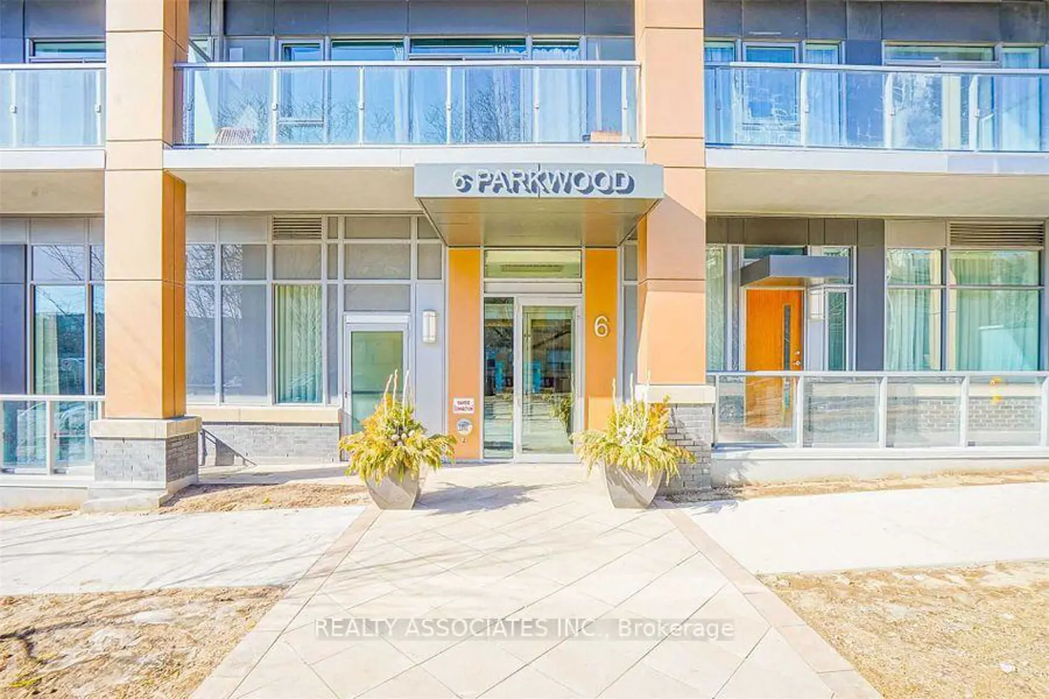 6 Parkwood Avenue 307