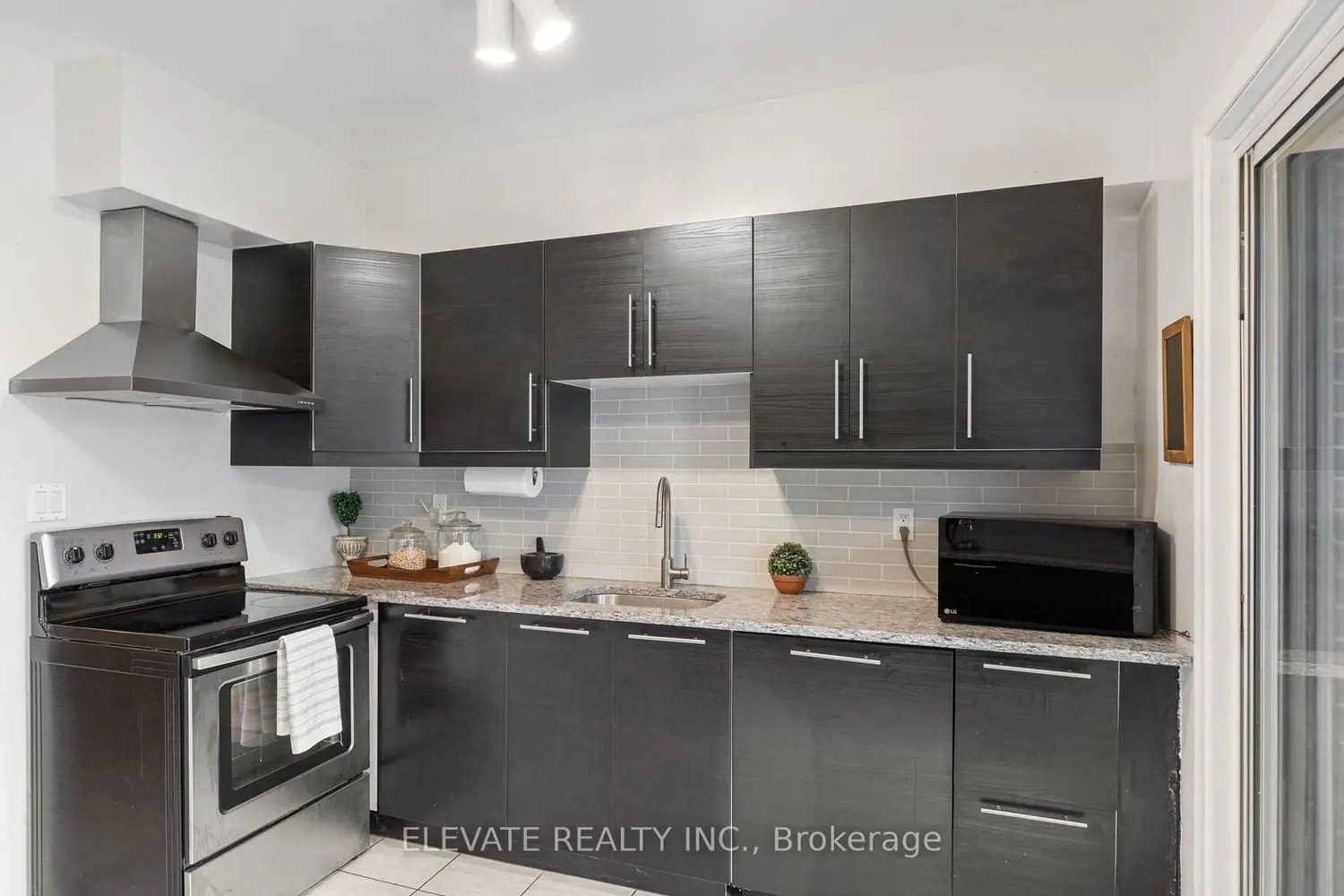 120 Brandon Avenue photo 3