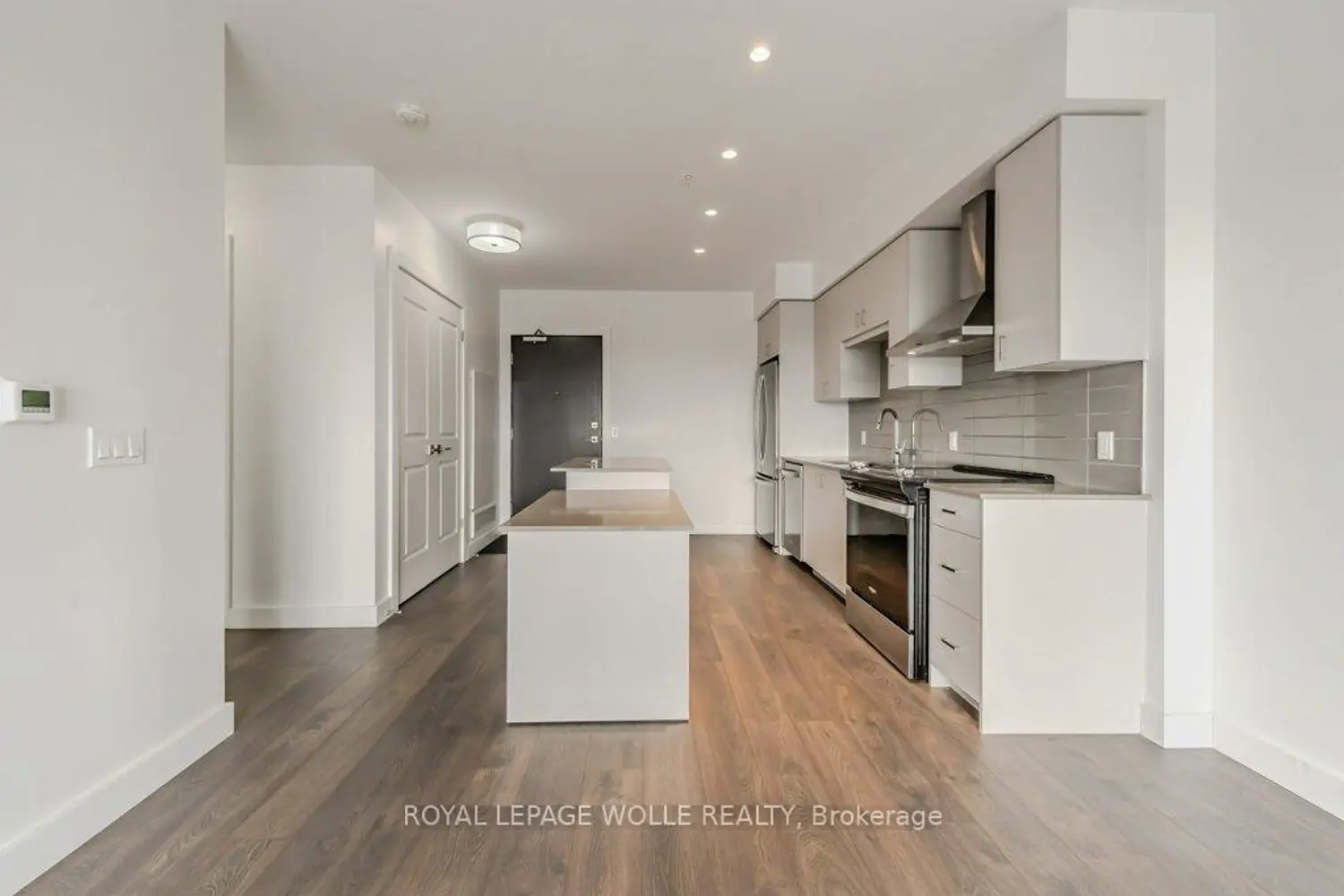 50 Grand Avenue 1604 photo 3