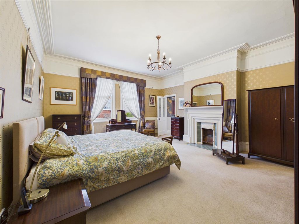 Additional image 13 of 5 bed semi-detached house for saleDavenport Avenue, Hessle HU13