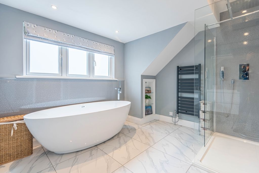 Additional image 18 of 4 bed detached house for saleAvenue Road, Dobbs Weir, Hoddesdon EN11