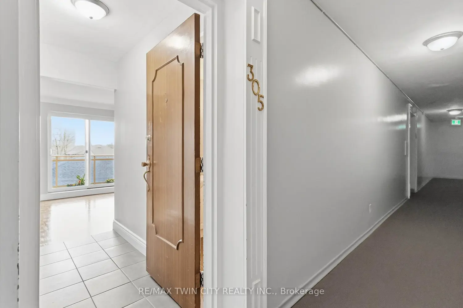 87 St George Street 305 photo 2