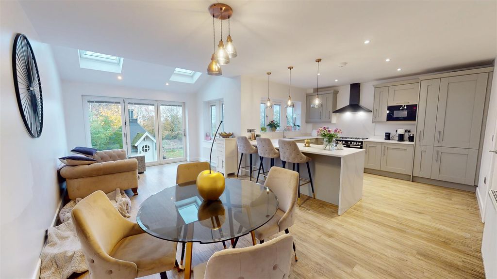 Additional image 2 of 5 bed detached house for saleVictoria Drive, Northowram, Halifax HX3
