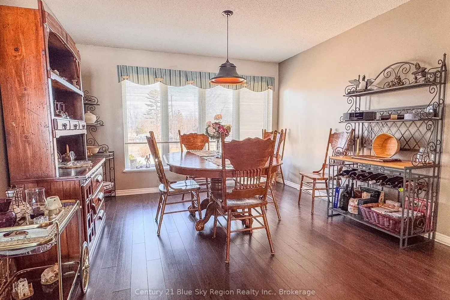 Additional image 3 of 441 William Street 101