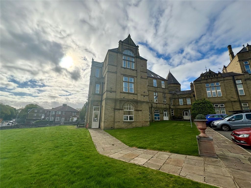 2 bed flat for salePrescott Street, Halifax, West Yorkshire HX1