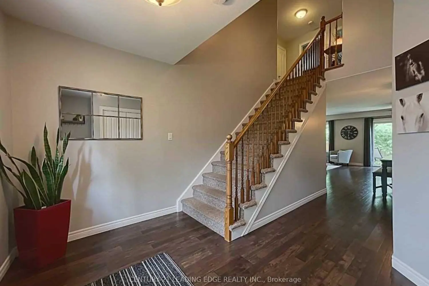 124 College Street 9 photo 2