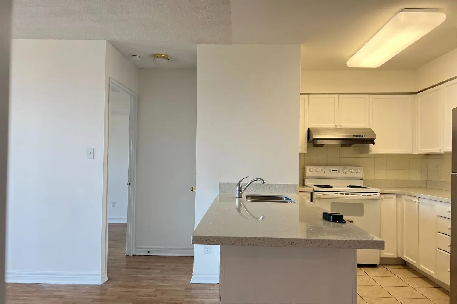 28 Empress Avenue 909 photo 2