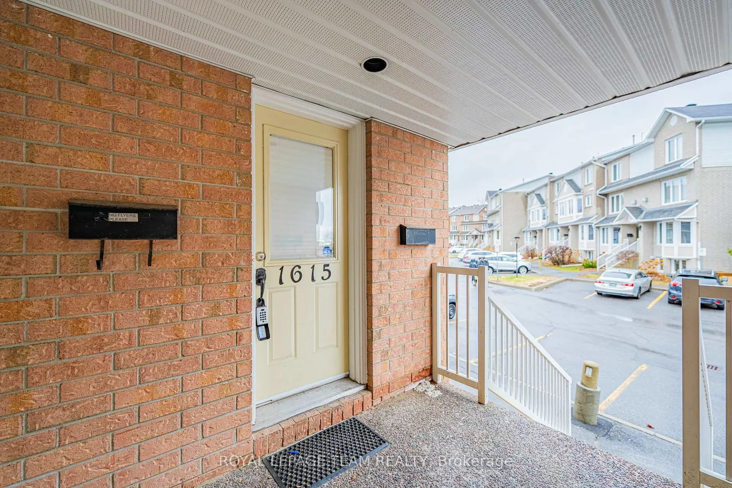 1615 Locksley Lane photo 4