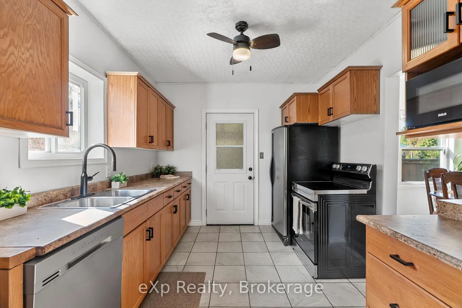 63 Guelph Street photo 2