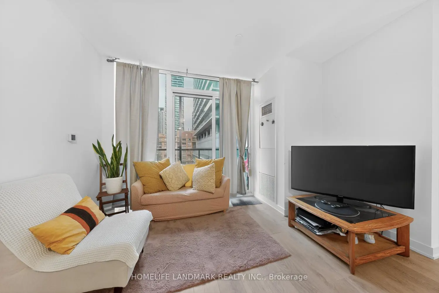 Additional image 10 of 127 Broadway Avenue 606