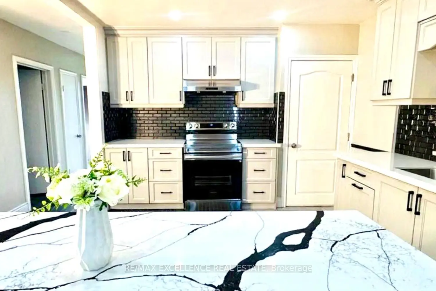 35 Siebert Avenue photo 2