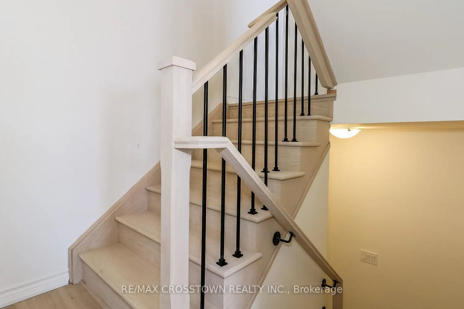 1227 Corm Street (Unit 6) photo 2