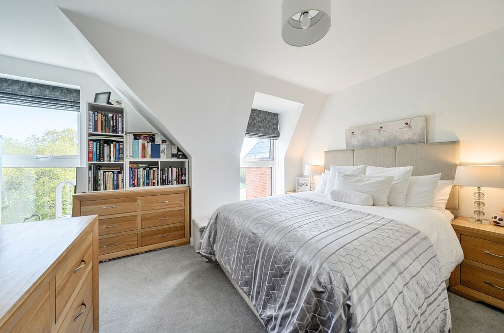 Additional image 5 of 2 bed flat for saleStation Road, Hook, Hampshire RG27