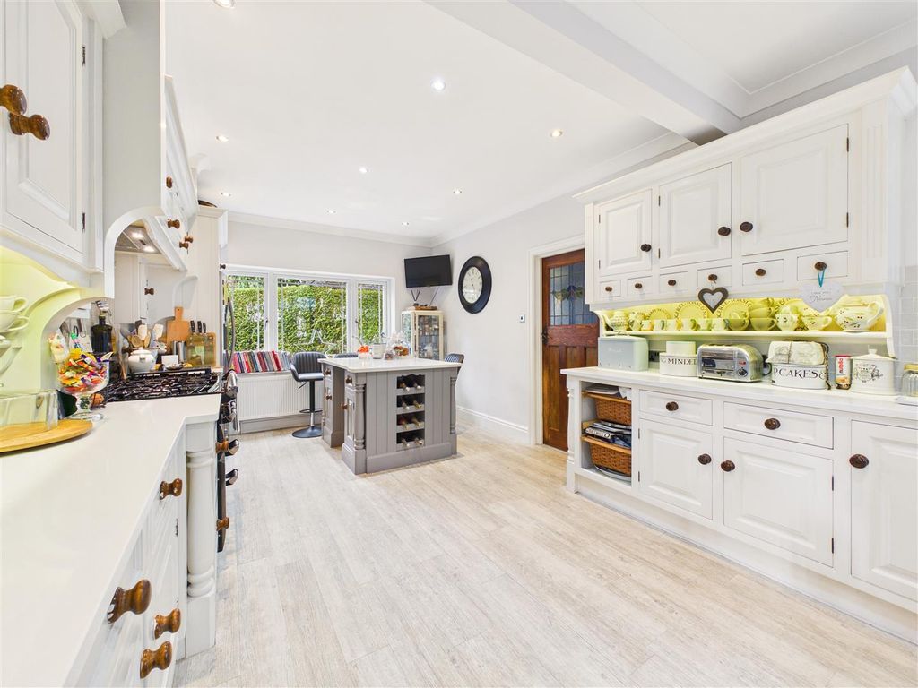 Additional image 7 of 5 bed detached house for saleMarlborough Avenue, Hessle HU13
