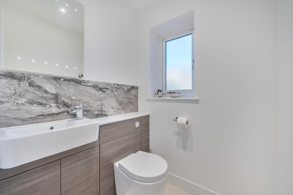 Additional image 21 of 5 bed detached house for saleNorth Close, Havant PO9
