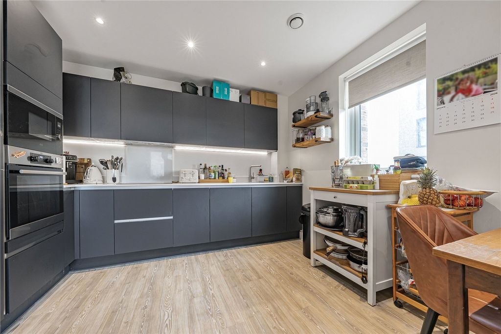 Additional image 4 of 2 bed flat for saleClovelly Road, Hounslow TW3