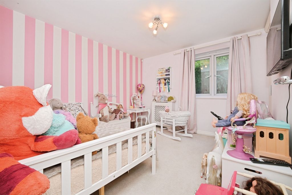 Additional image 11 of 2 bed flat for saleWaterfall Close, Hoddesdon EN11