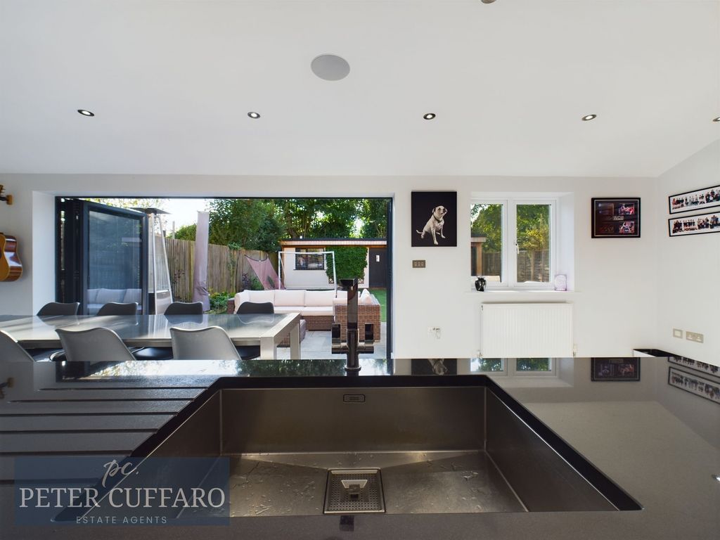 Additional image 9 of 5 bed semi-detached house for saleDanemead, Hoddesdon EN11