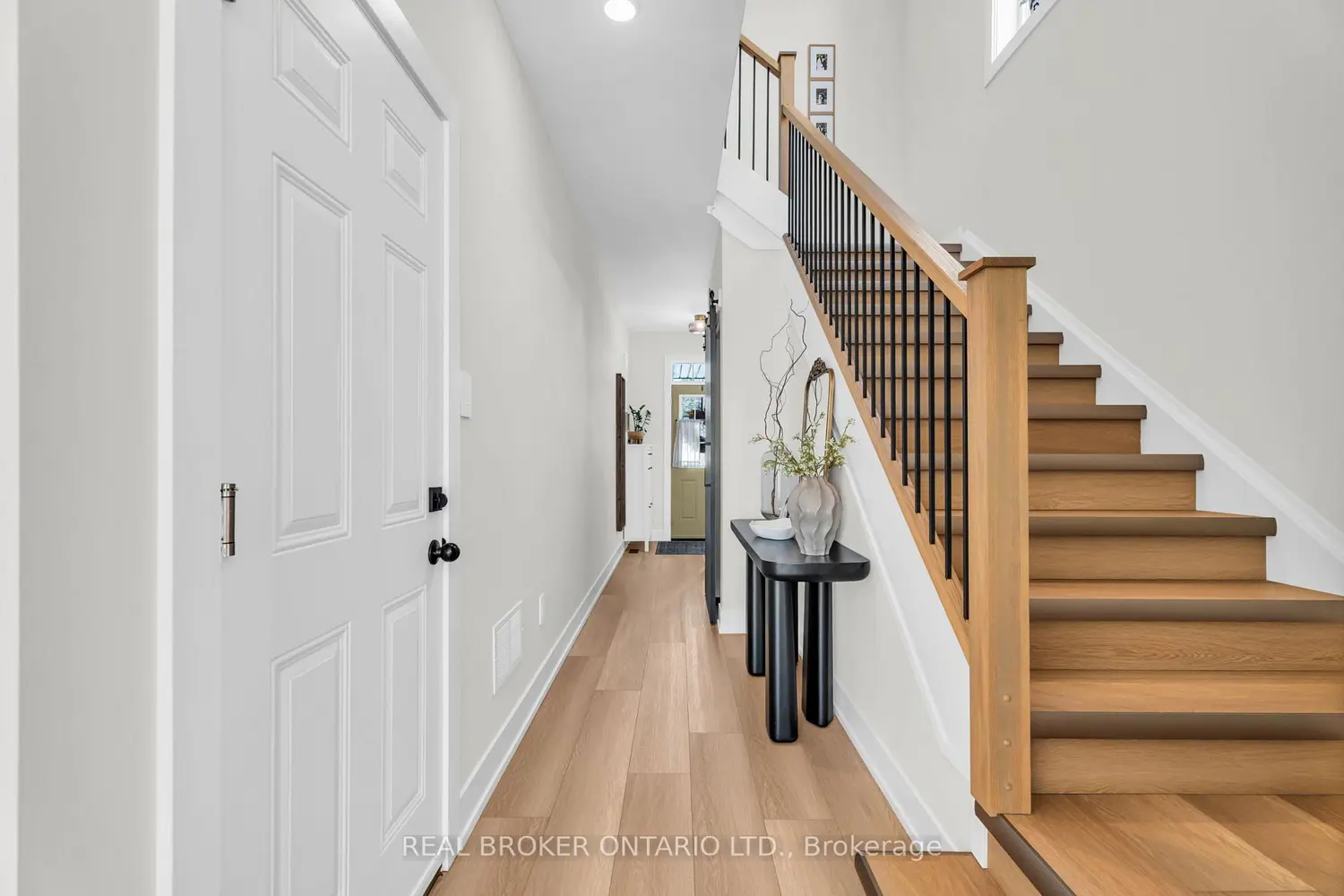 690 Broadway 22 photo 4
