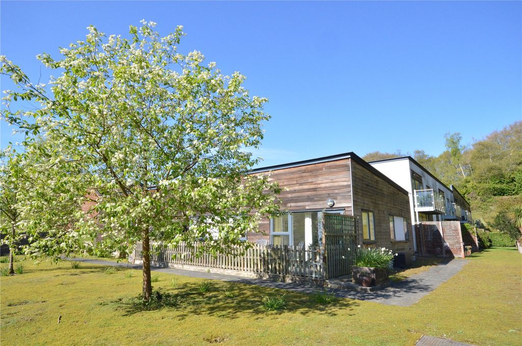 2 bed flat for saleWispers Lane, Haslemere, Surrey GU27