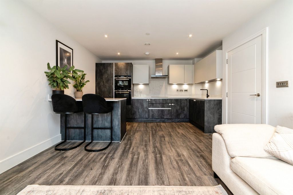 Additional image 6 of 2 bed flat for saleBircherley Green, Hertford SG14