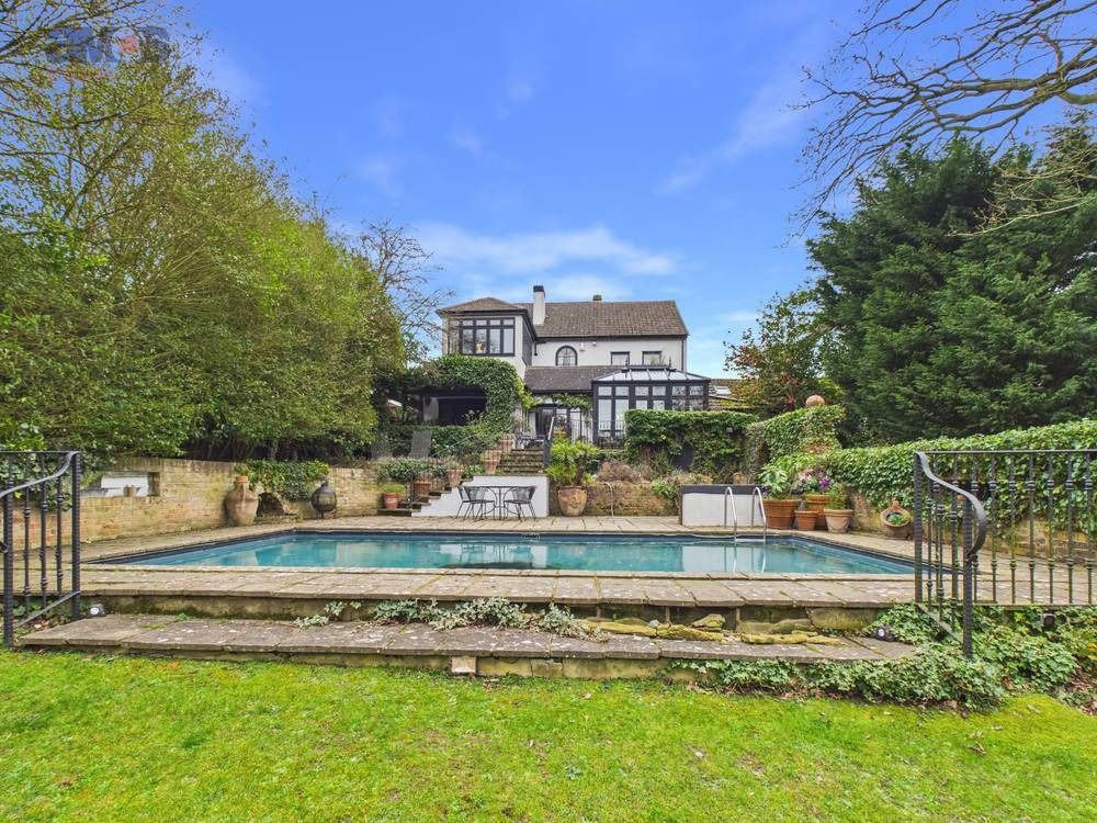 4 bed detached house for saleWoodlands Road, Hockley, Essex SS5