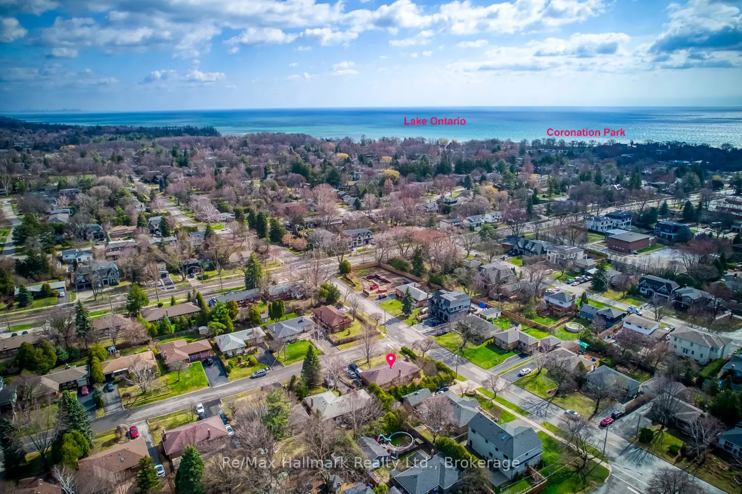 216 Wales Crescent photo 2