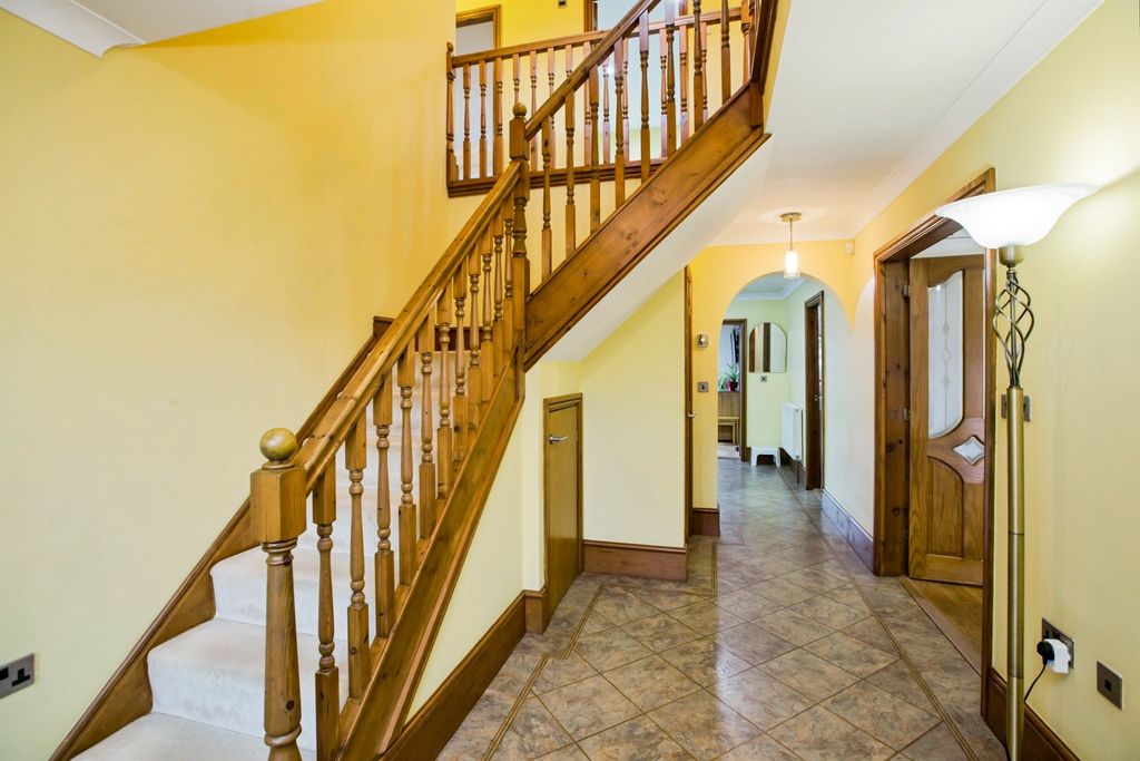 Additional image 8 of 4 bed detached house for saleLe Mar View, Southowram, Halifax HX3