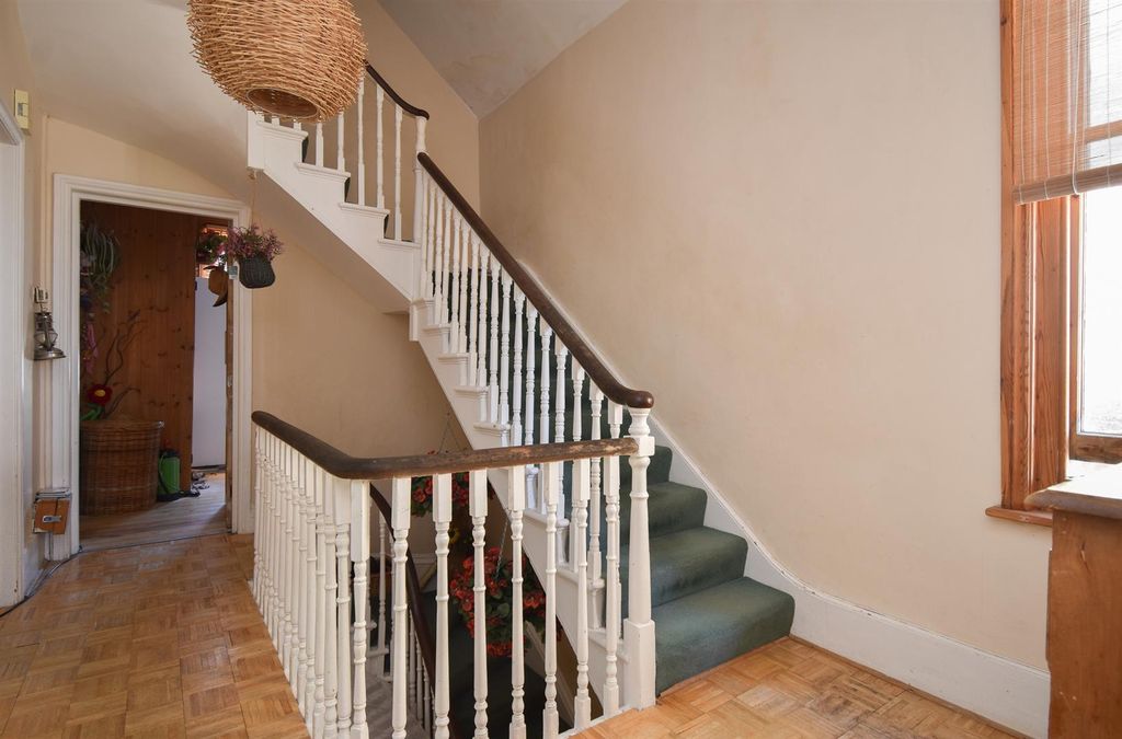3 bed flat for saleSt. Pauls Place, St. Leonards-On-Sea TN37 photo 5