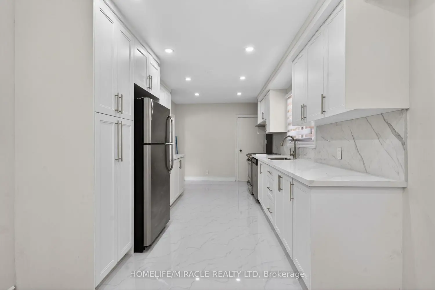 53 Nicklin Crescent photo 5