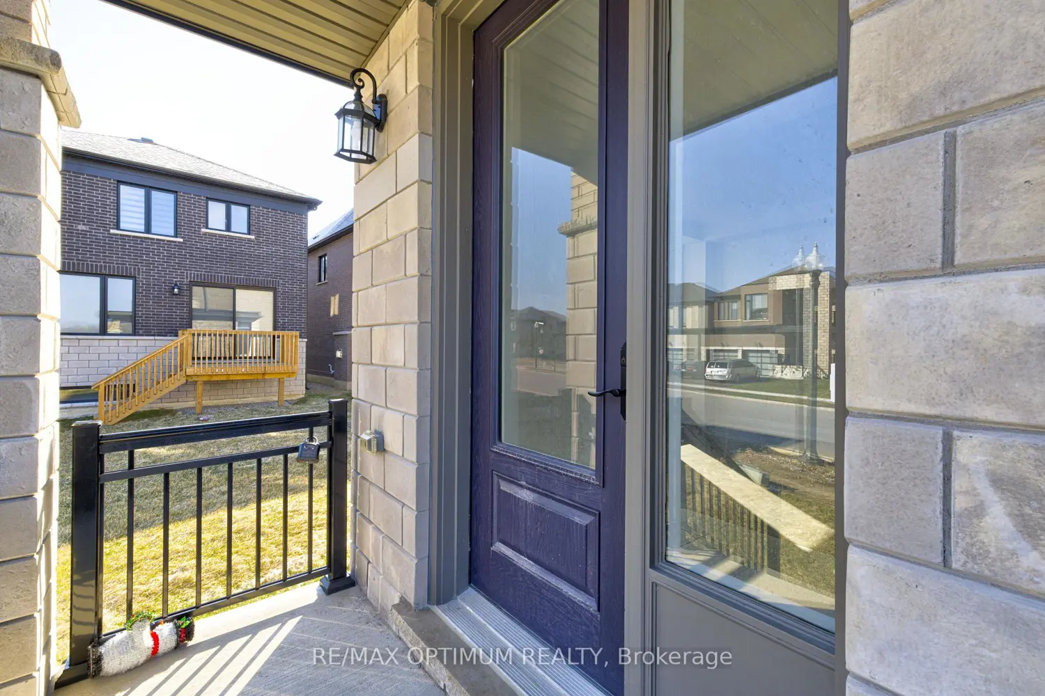 1454 Upper Thames Drive photo 3