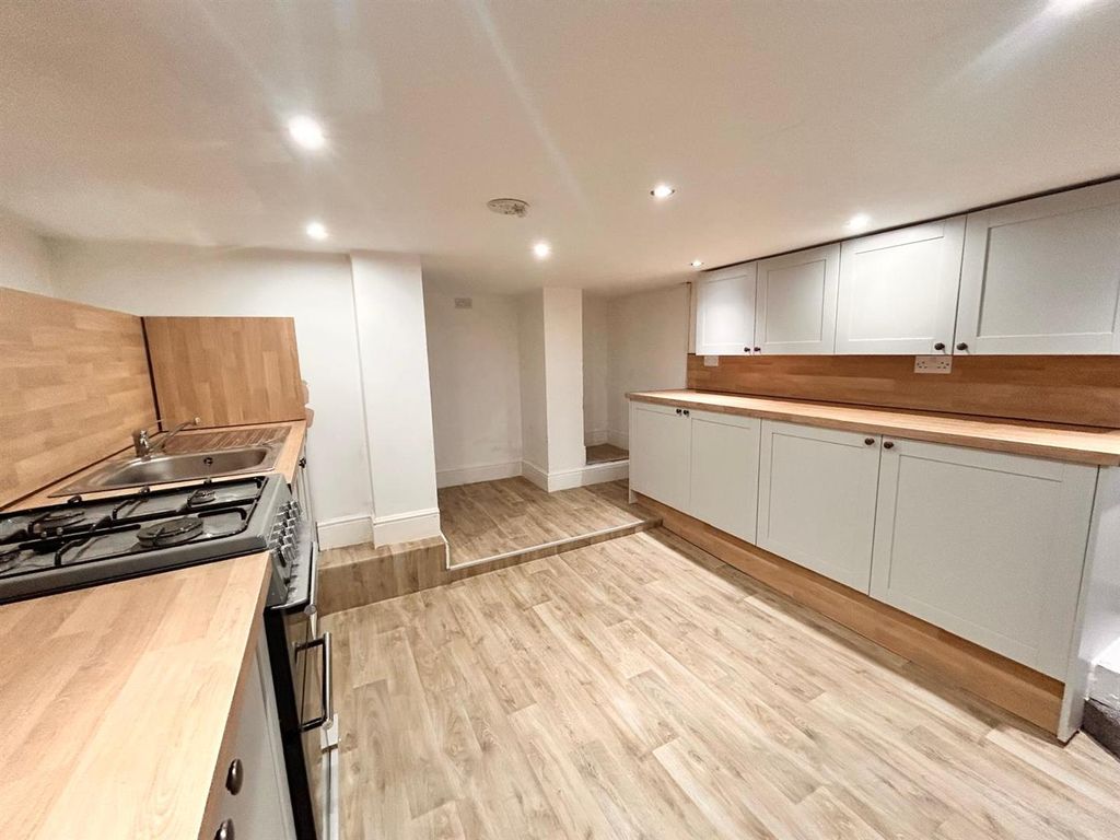 2 bed property for saleDale View, Hebden Bridge HX7 photo 5