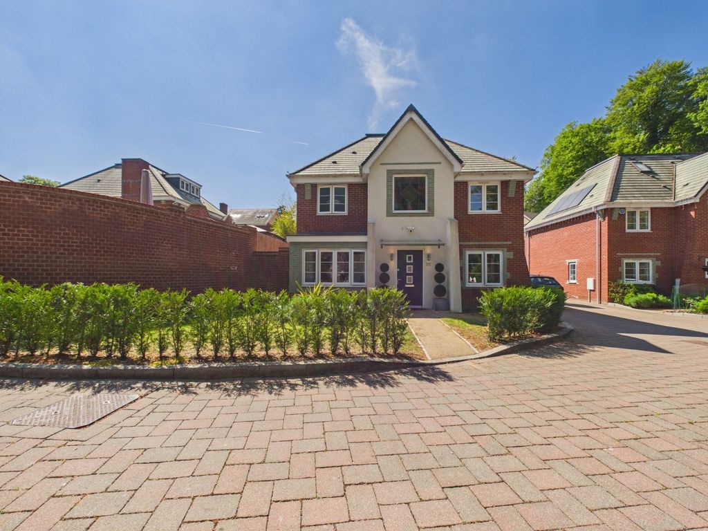 5 bed detached house for saleTrinity Circle, High Wycombe HP11