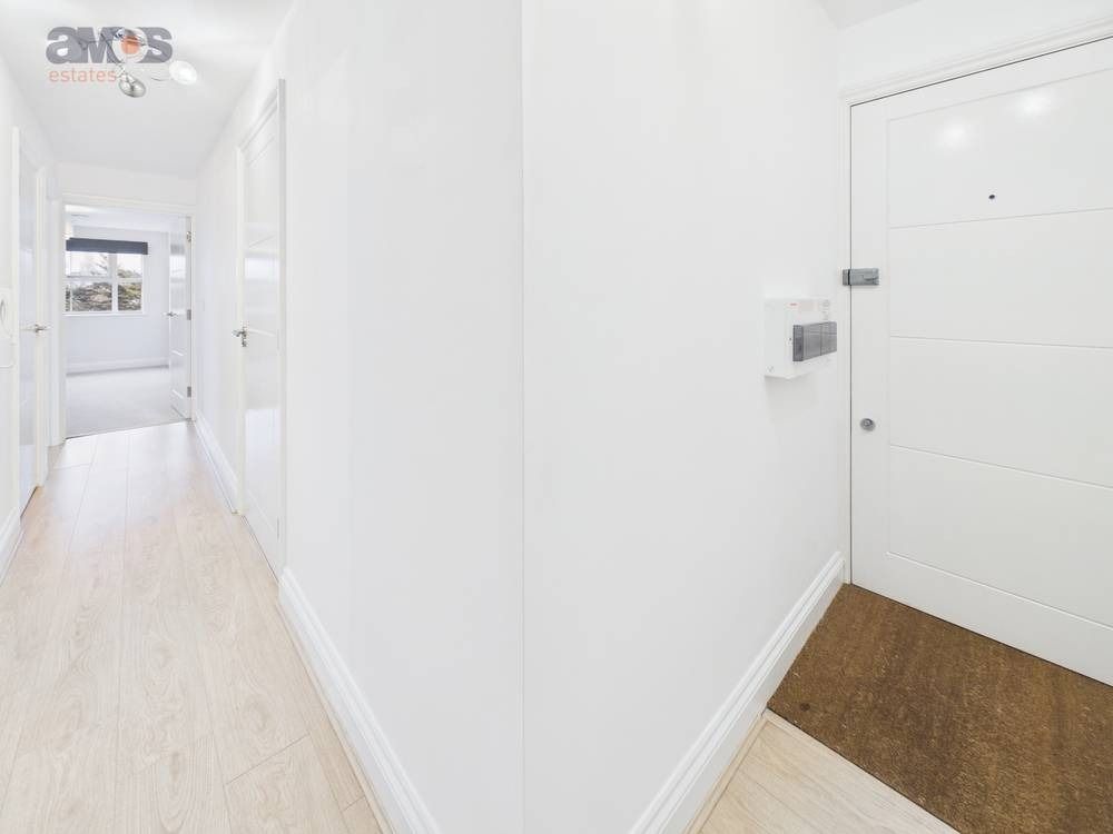 2 bed flat for saleCity Approach, 1 The Approach, Rayleigh, Essex SS6 photo 3