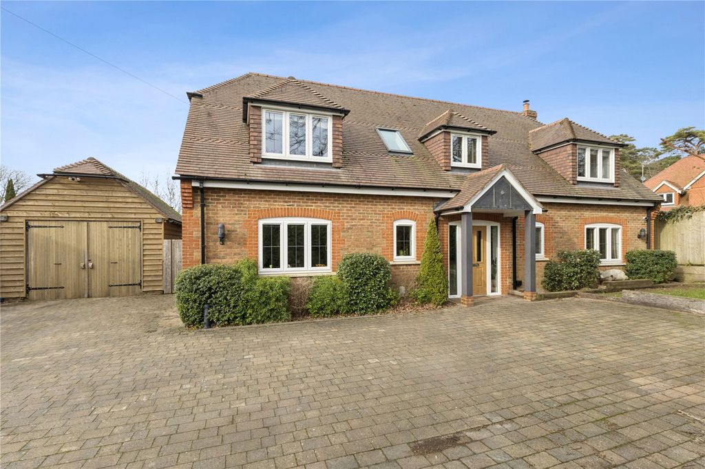 4 bed detached house for salePortsmouth Road, Hindhead, Hampshire GU26