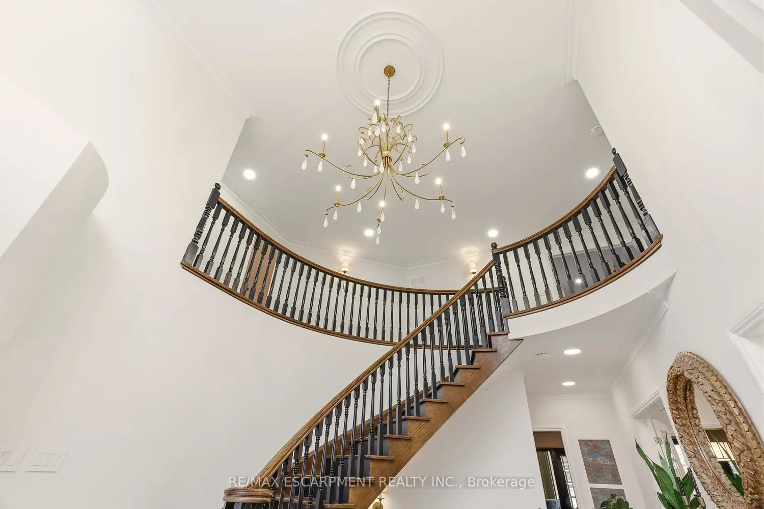 82 Maple Drive photo 4