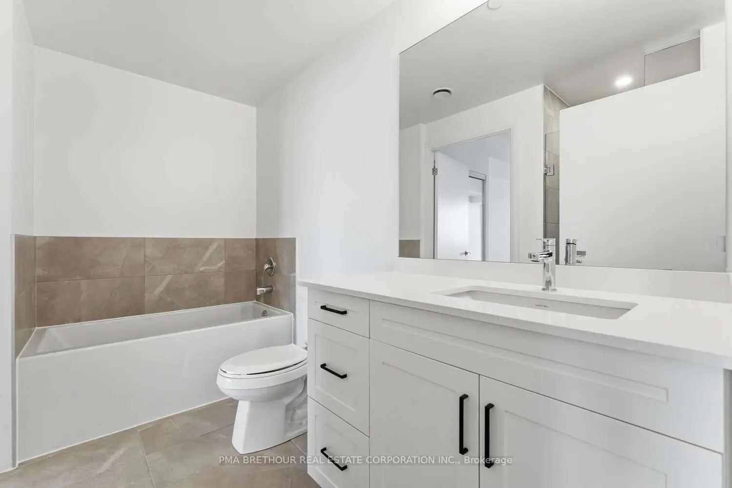 1035 Southdown Road 1811 photo 5