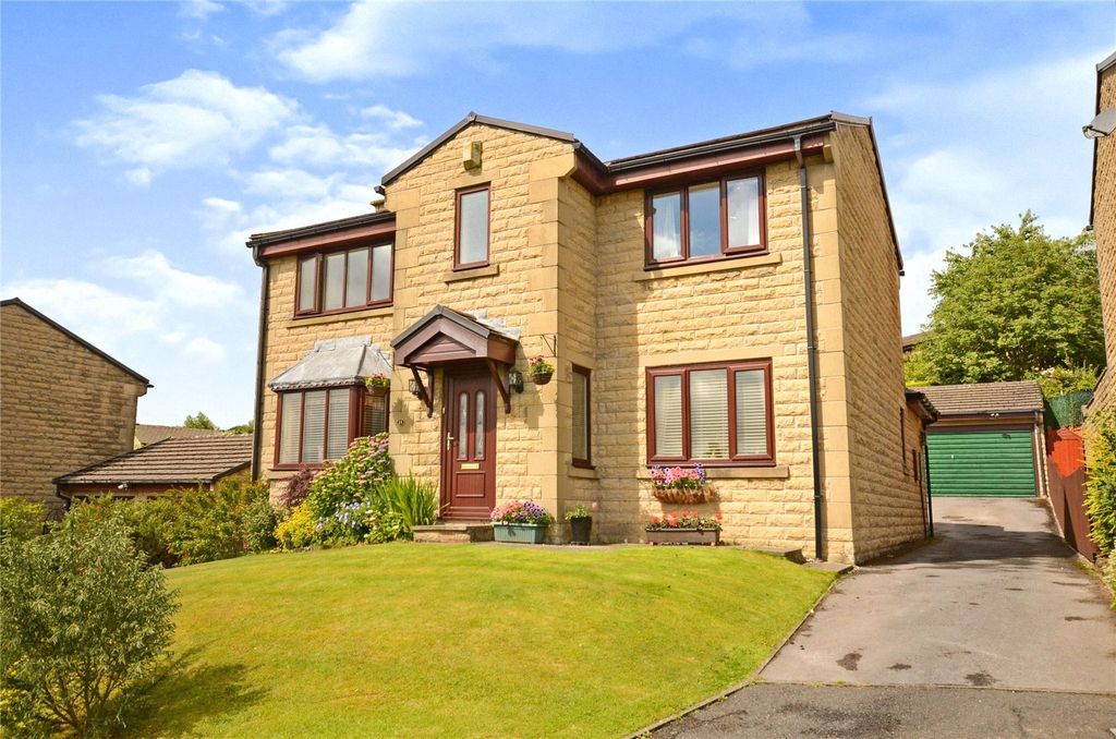 4 bed detached house for saleHockerley Avenue, Whaley Bridge, High Peak, Derbyshire SK23