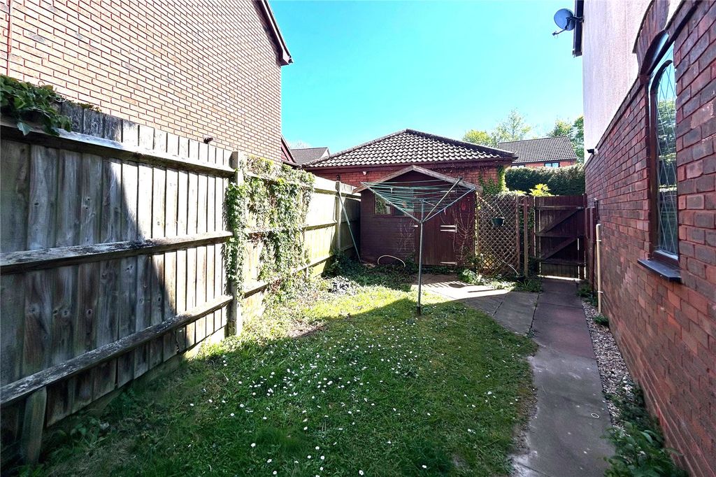 Additional image 22 of 4 bed detached house for saleDriftway Road, Hook, Hampshire RG27