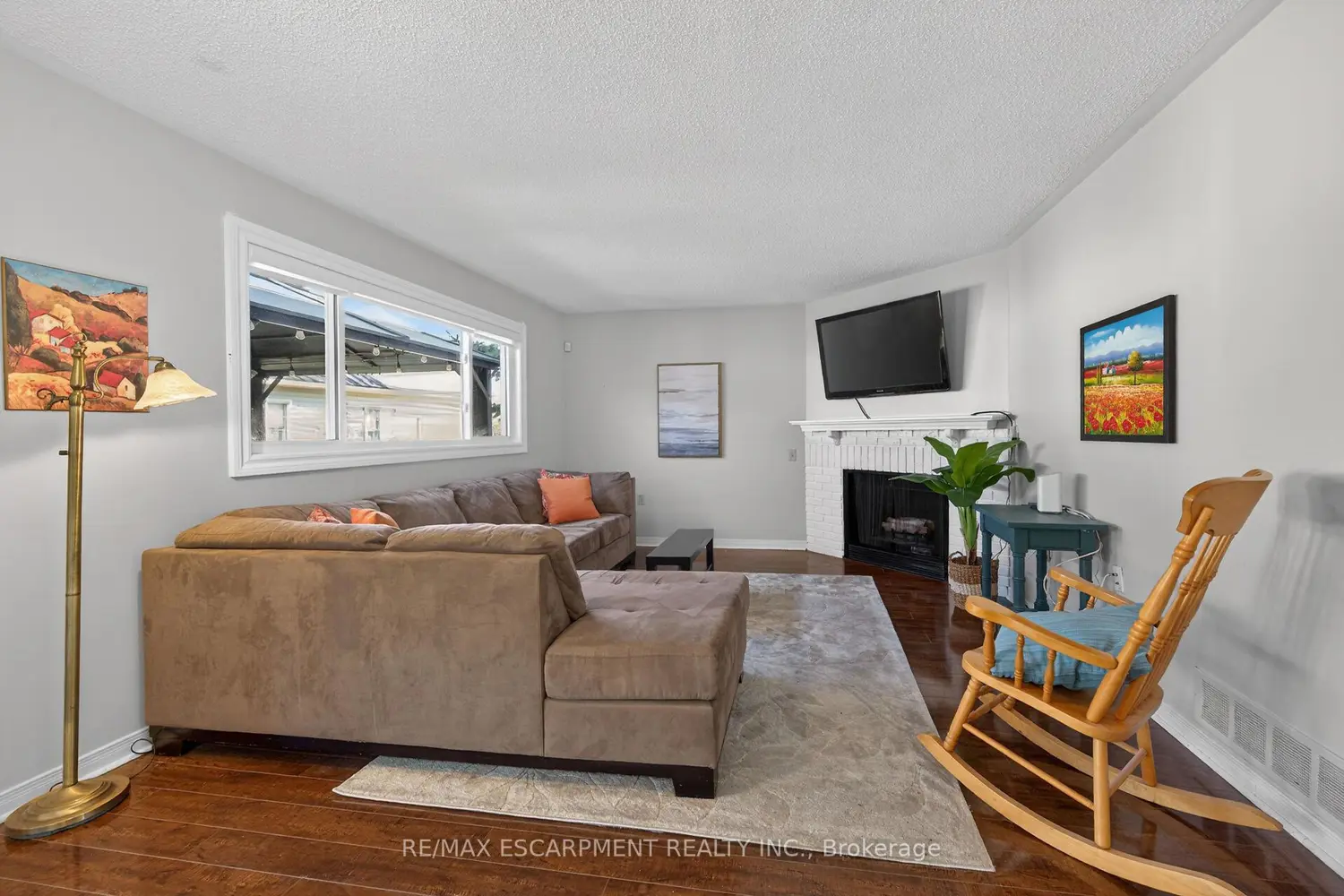 232 Silverbirch Boulevard