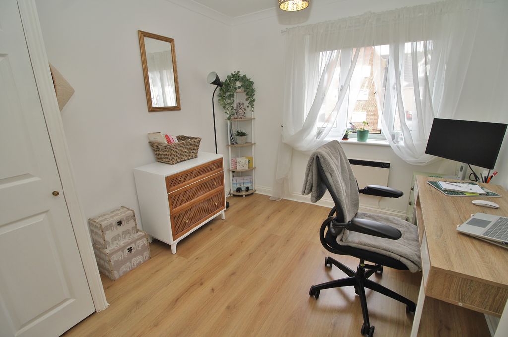 Additional image 10 of 2 bed flat for saleEmpire Court, East Street, Havant PO9