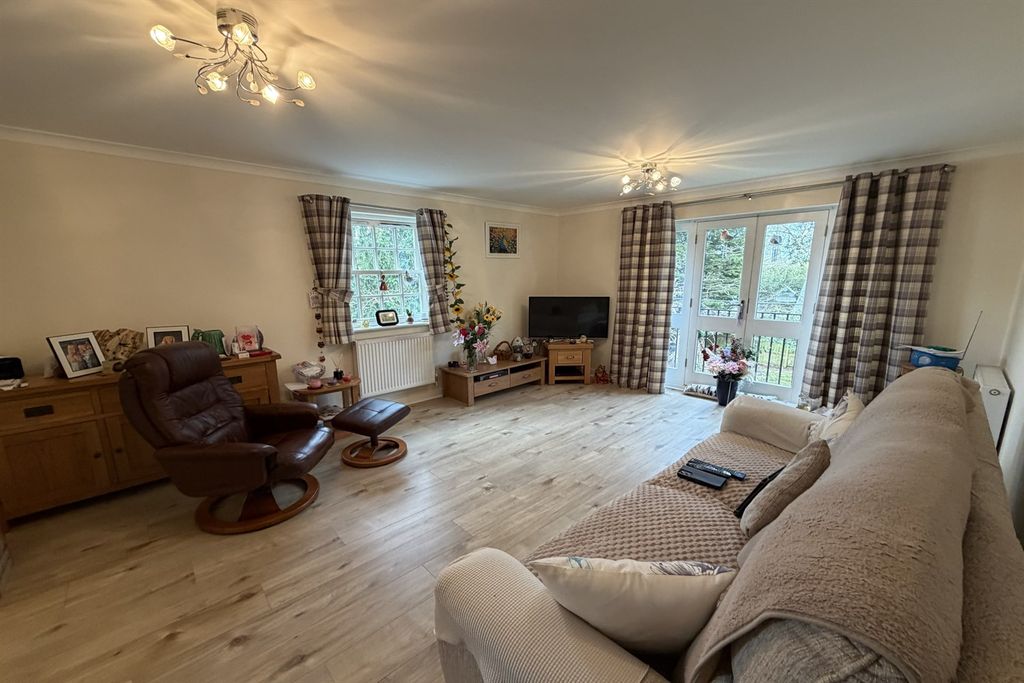2 bed flat for saleBeridge Mews, Halstead CO9 photo 3