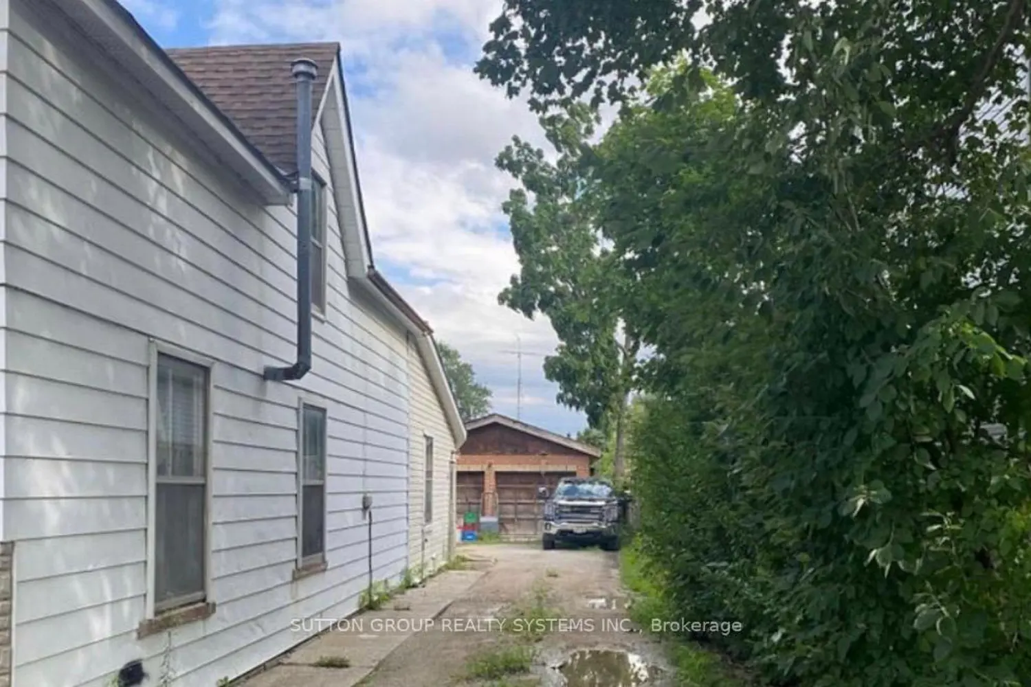 392 Pearl Street photo 3