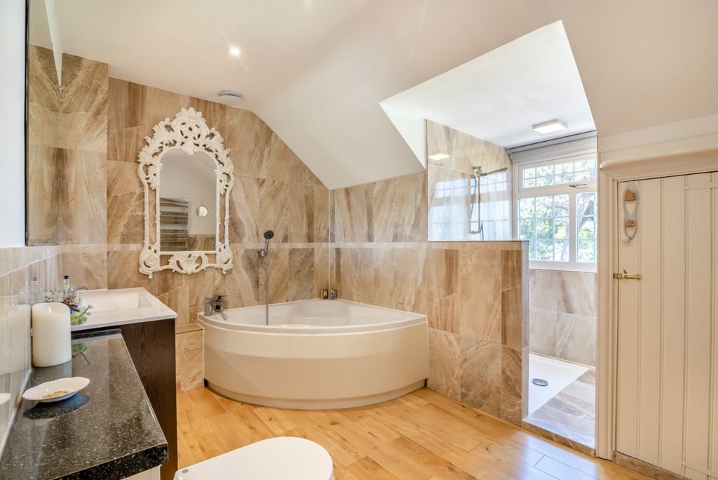 Additional image 10 of 4 bed detached house for saleSt. Marys Road, Hayling Island, Hampshire PO11