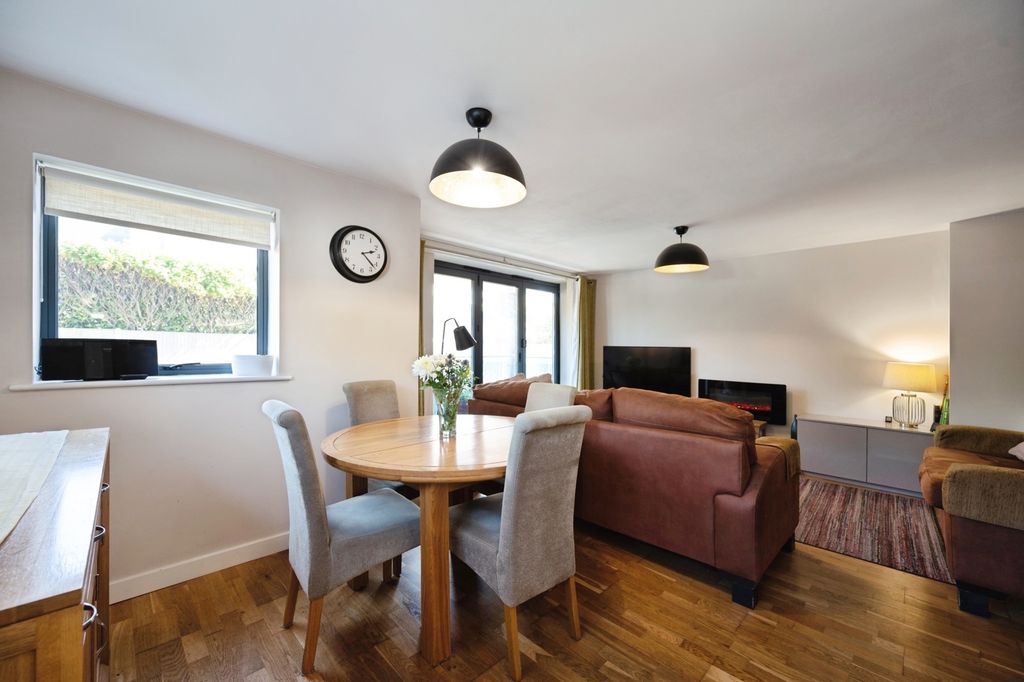 Additional image 4 of 2 bed flat for saleChannel House, 386 Sea Front, Hayling Island, Hampshire PO11