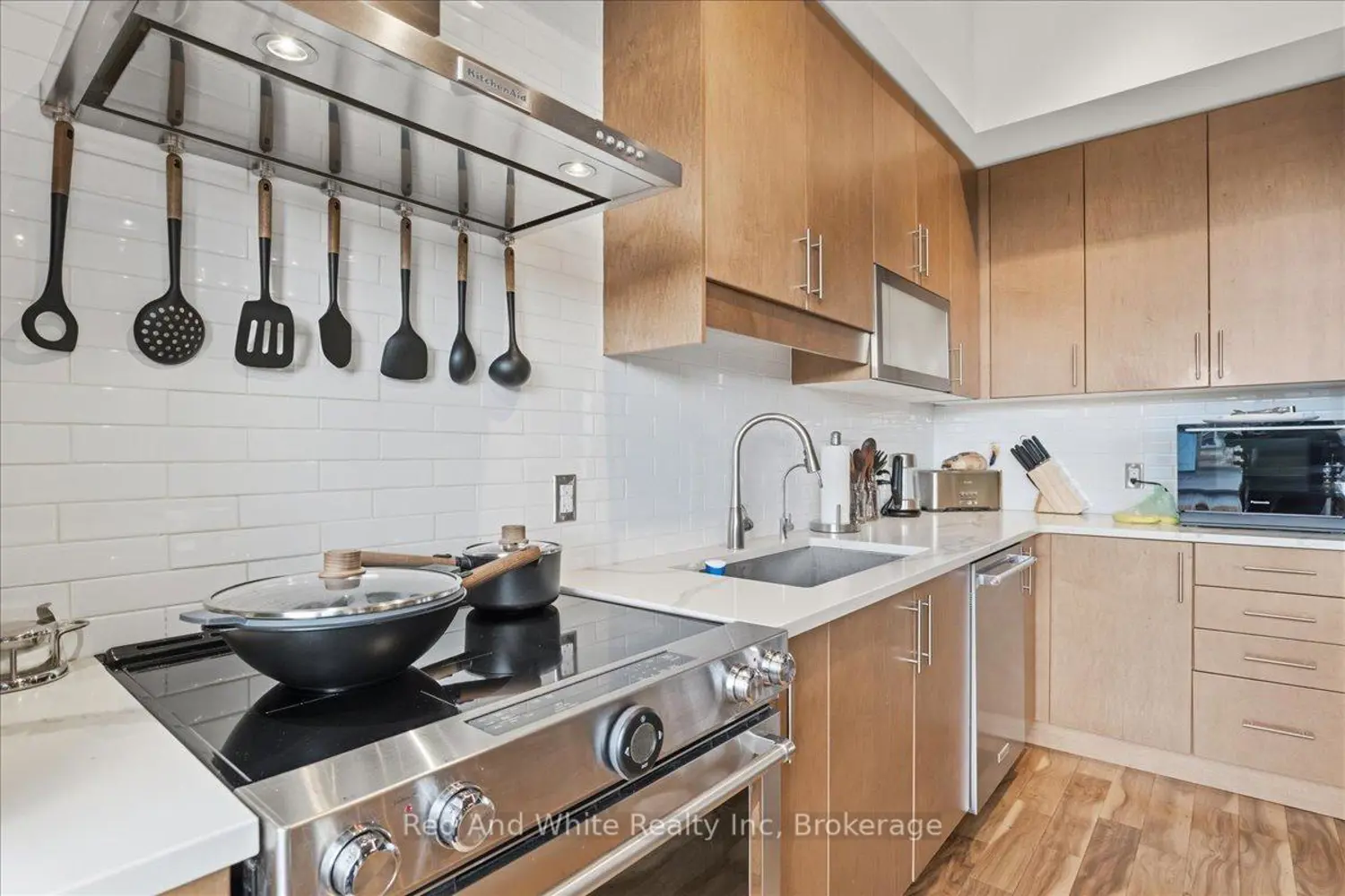 19 Guelph Avenue 401 photo 5