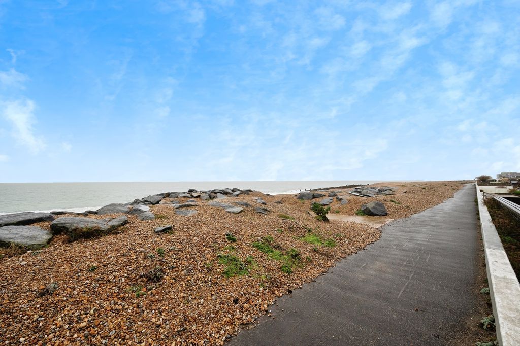 Additional image 16 of 2 bed flat for saleSouthwood Road, Hayling Island, Hampshire PO11