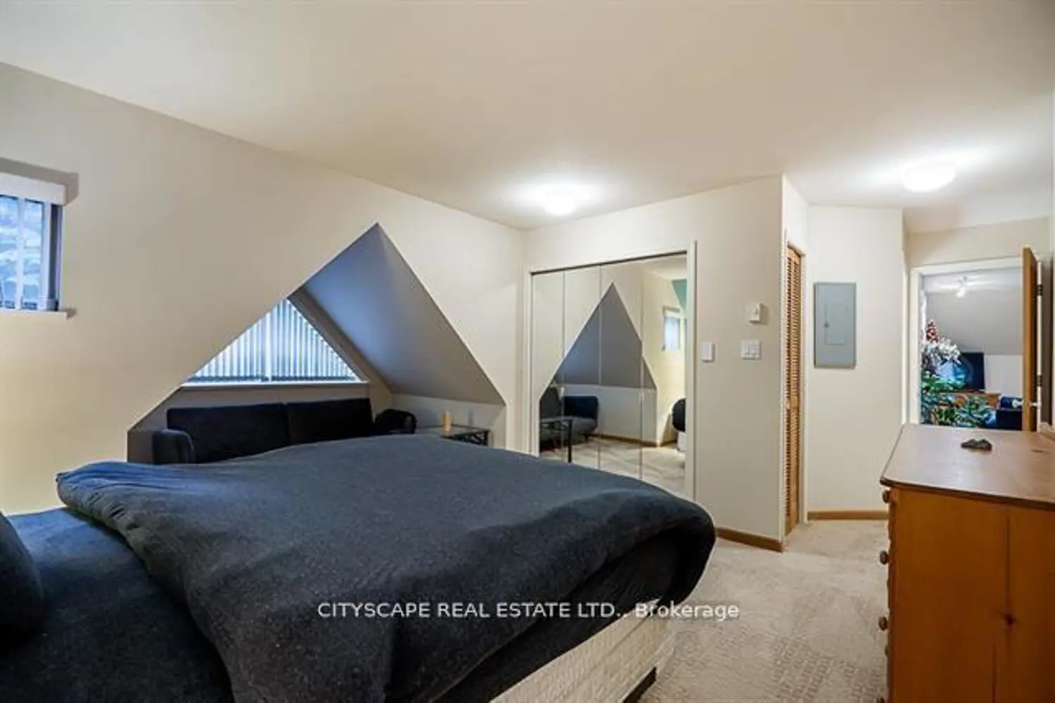Additional image 11 of 4636 Blackcomb Way 31