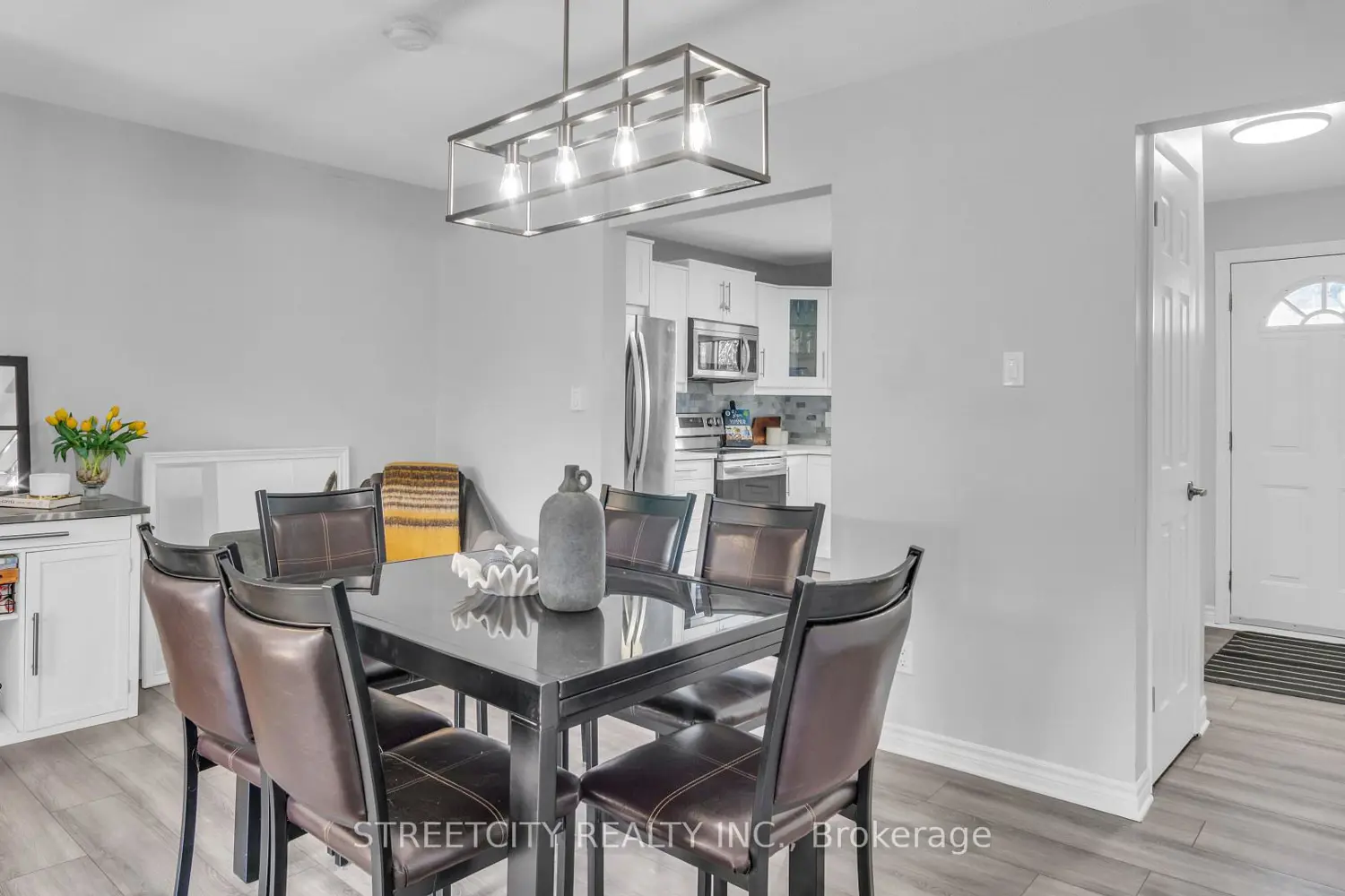 490 Southdale Road 8 photo 4