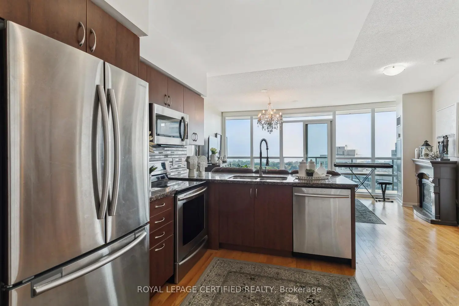 2240 Lakeshore Boulevard 1208 photo 4